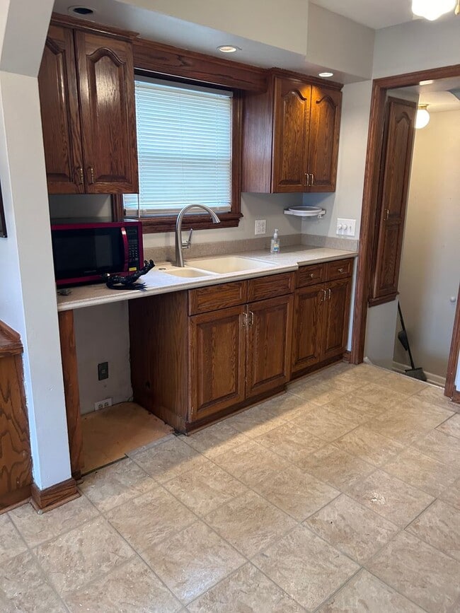 Building Photo - Updated single family house in Parma ( No Section 8)