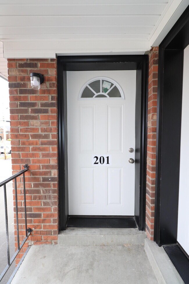 Building Photo - 203 S 1st St