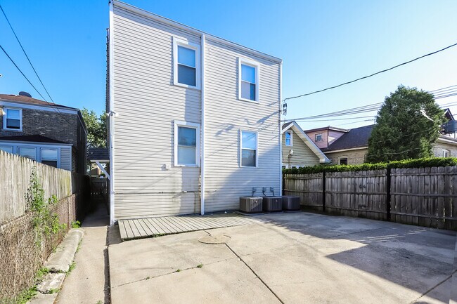 Building Photo - 5310 W Barry Ave