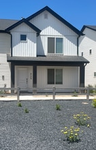 Building Photo - 517 S May Dr