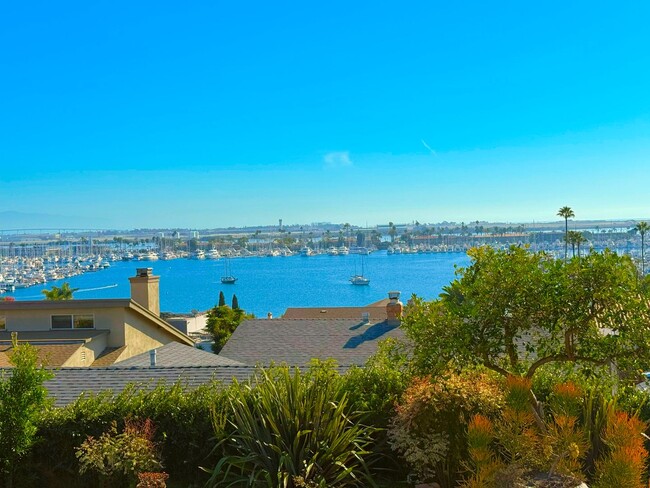 Foto del edificio - Gorgeous Ocean, City, and Harbor View Home