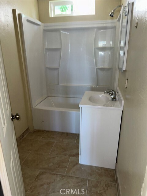 Building Photo - 9601 Clovis Ave