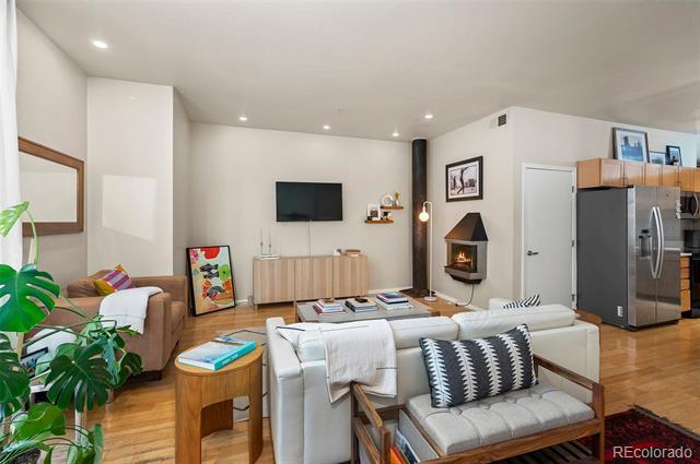 Foto del edificio - 3225 Blake St