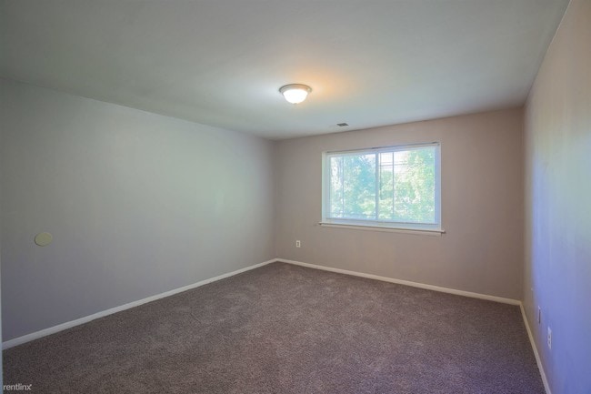 Building Photo - 904 Woodson Rd