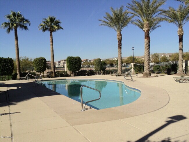 Foto del edificio - 2273 E Huntington Dr