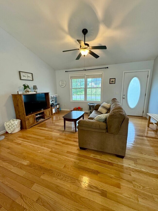 Building Photo - House for Rent in Timberville