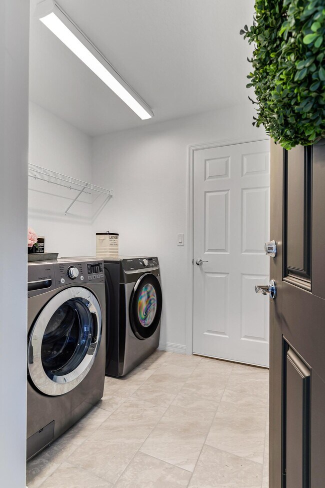 Lavadora/Secadora - 71 Pony Express Dr