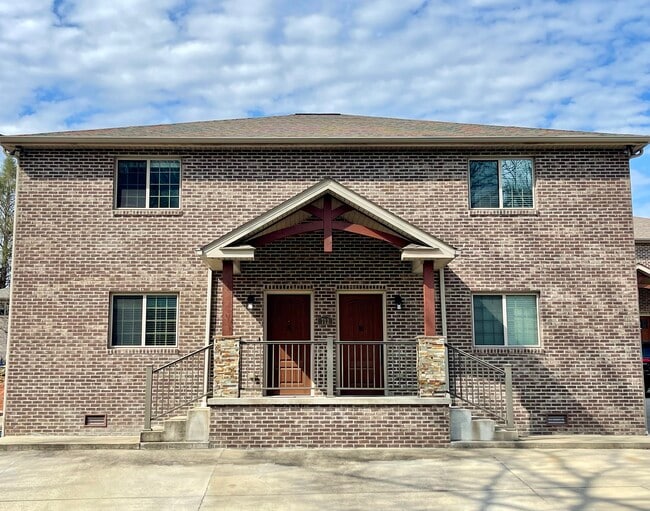 Building Photo - 712 20th St