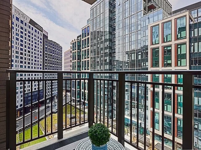 Building Photo - 135 Seaport Blvd