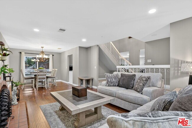 Foto del edificio - 2148 Elmdale Ave