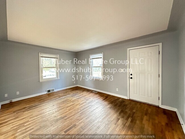Building Photo - Beautiful 2 Bed 1 Bath House With Fully Fe...