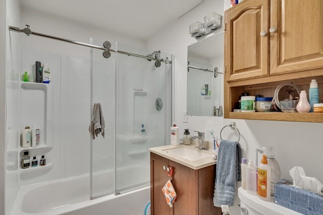 Photo - 14 Charnwood Rd (Somerville, MA) Apartment