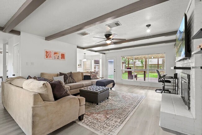 Foto del edificio - 604 Lochnell Dr