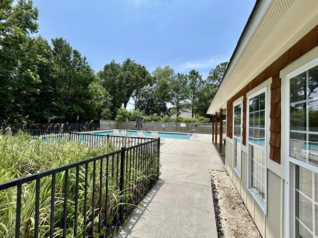 Building Photo - 726 Quinn Dr