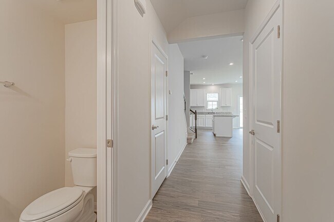 Foto del edificio - 3 Bedroom 2.5 Bathroom End Unit at Brookwo...