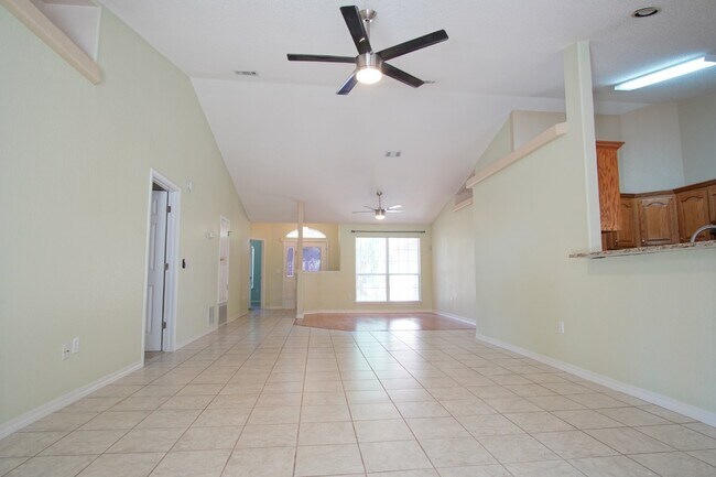 Building Photo - 4 bedroom 2 bathroom brick home in Milton ...