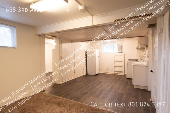 Building Photo - 658 3rd Ave