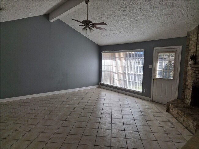 Building Photo - 19223 Woodglen Dr