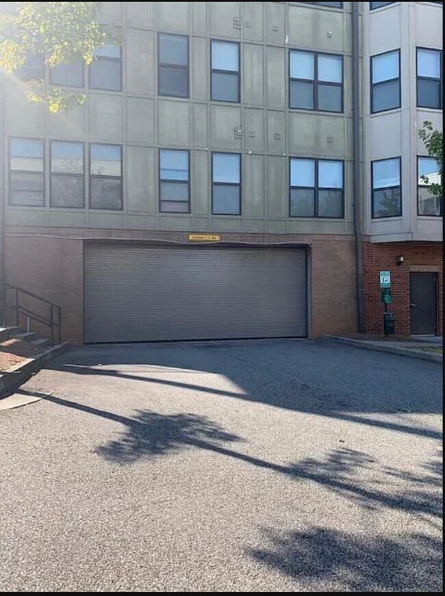 Building Photo - 898 Oak St SW
