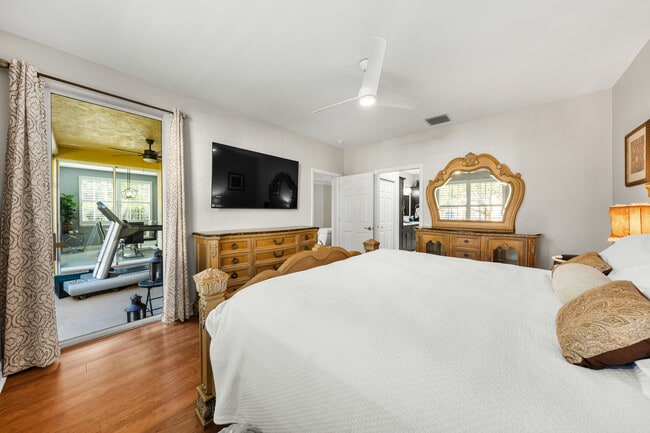 Foto del edificio - 8310 Big Acorn Cir