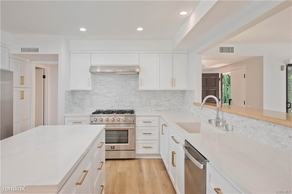 Foto principal - 2 br, 2.5 bath House - 4441 Saugus Ave