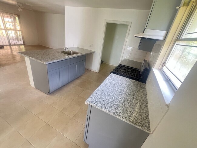 Foto del edificio - 6723 Ridgeway Dr