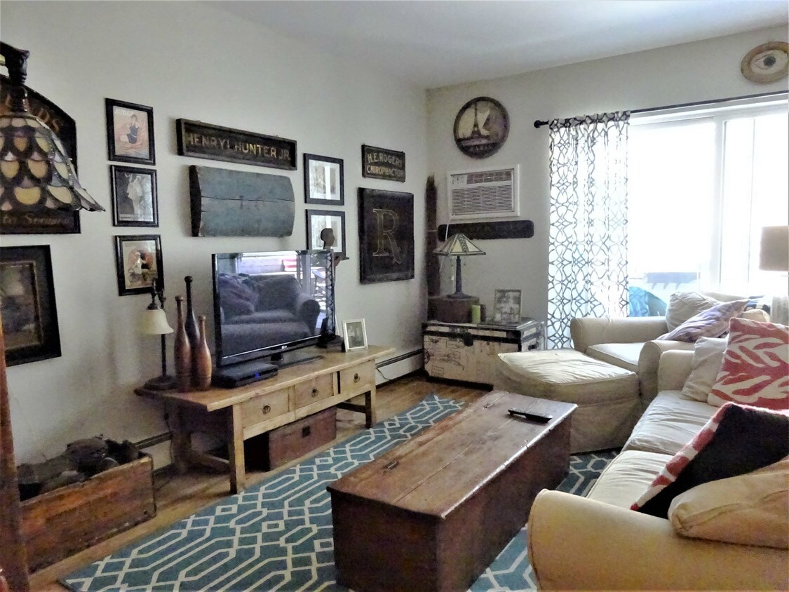 Primary Photo - 203 Columbia St
