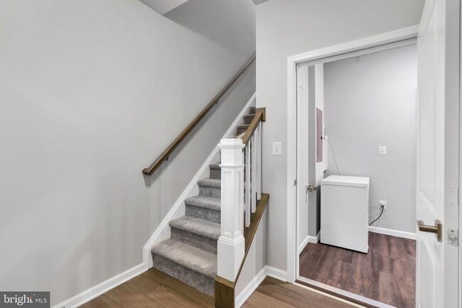Building Photo - 23235 Milltown Knoll Square