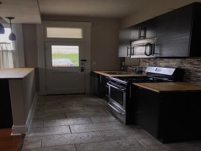 Foto del edificio - Available June 2026 - Gorgeous Mt. Washington Home w/ Lots of Charm!