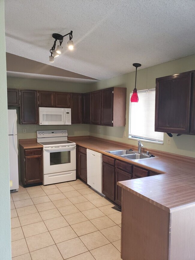 Foto del edificio - Great 3BD/2BA home on Heathercrest Drive