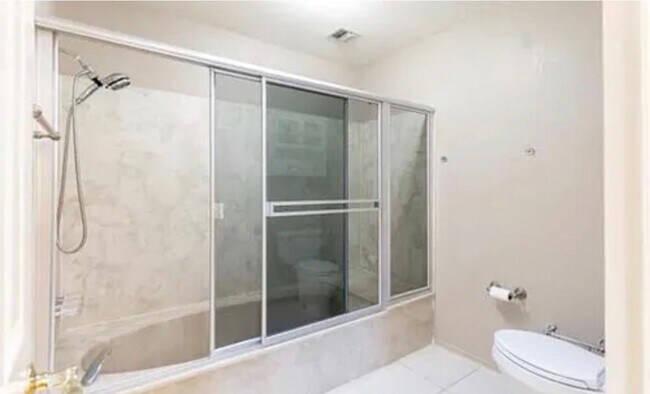 Foto del edificio - 7888 N Pinesview Dr