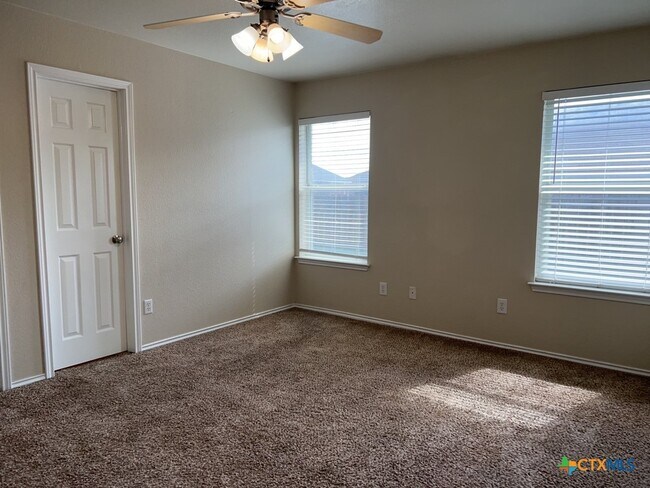 Building Photo - 309 Viola Dr