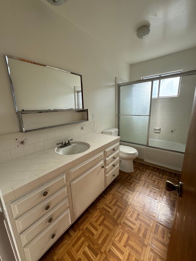 Building Photo - 2333 Franklin Ave