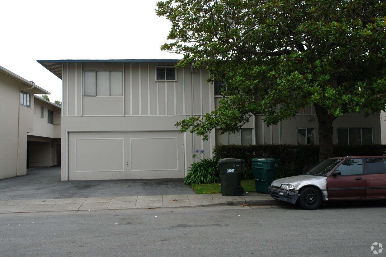 Primary Photo - 408 Studio Cir