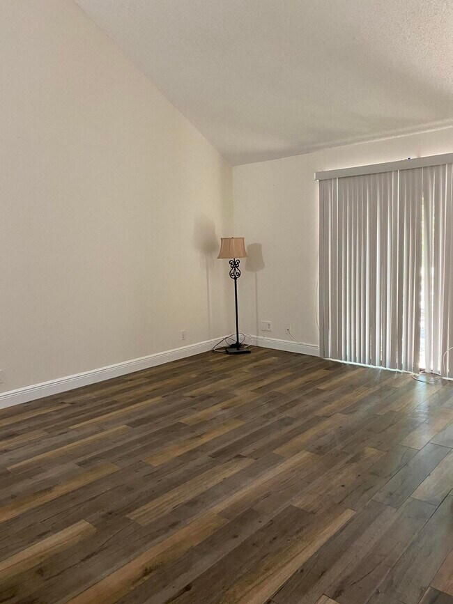 Foto del edificio - 9200 Green Meadows Way