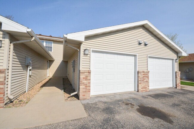 Foto del edificio - 2-story townhome in fantastic location!