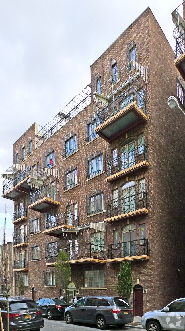 Building Photo - 39 Skillman St