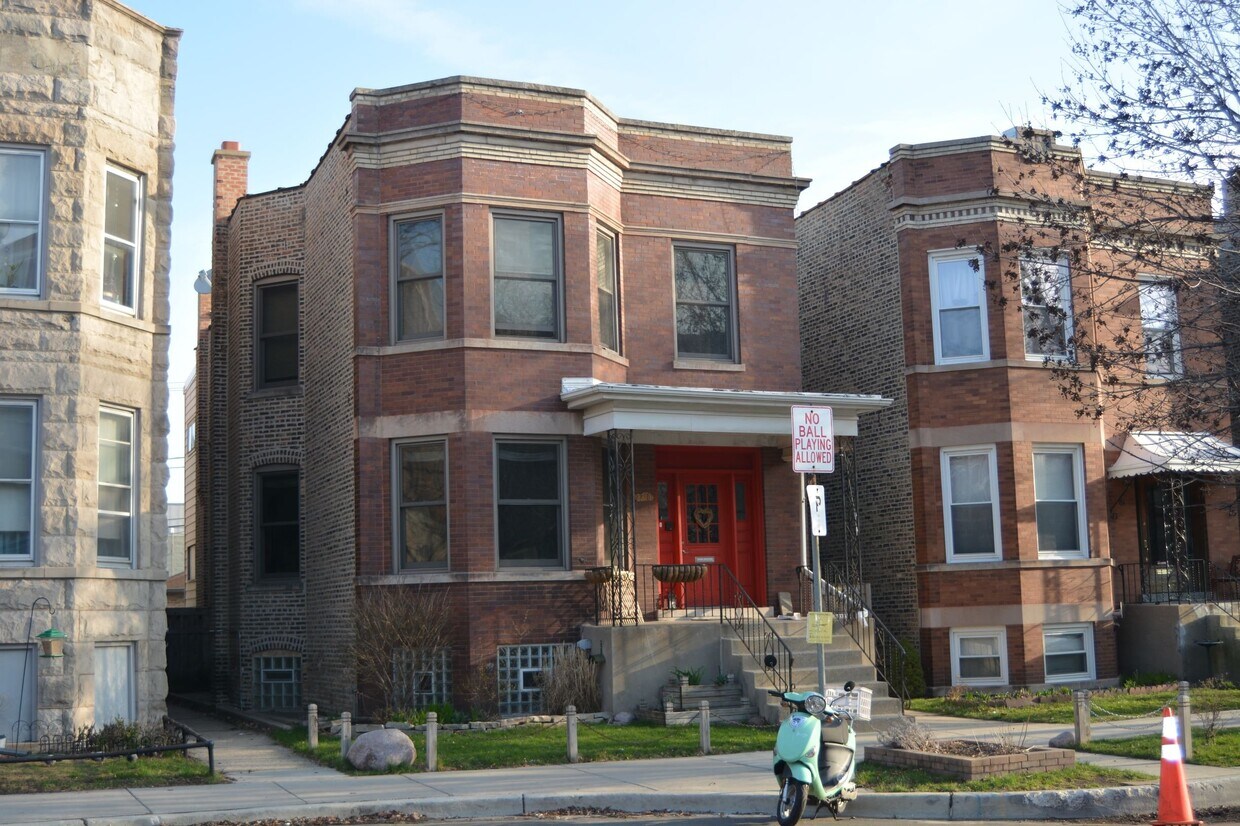 2310 W Giddings St Unit 2, Chicago, IL 60625 Apartments in Chicago