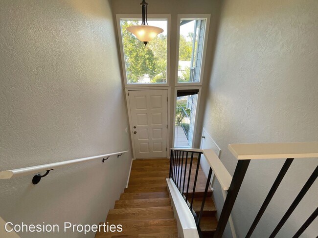 Building Photo - 4 br, 2.5 bath House - 1931 E Mortimer Ct