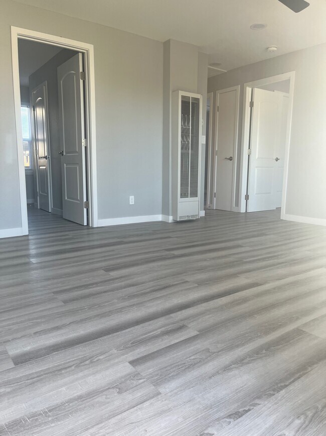 Foto del edificio - 375 Monterey Ave