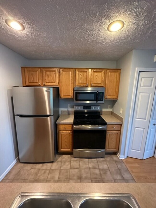 Foto del edificio - 2BR / 2BA Condo with Stunning Lake Views –...