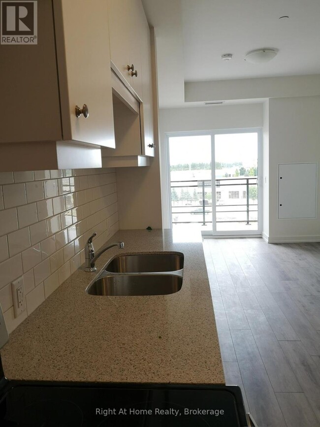 Building Photo - 255 Northfield Dr E