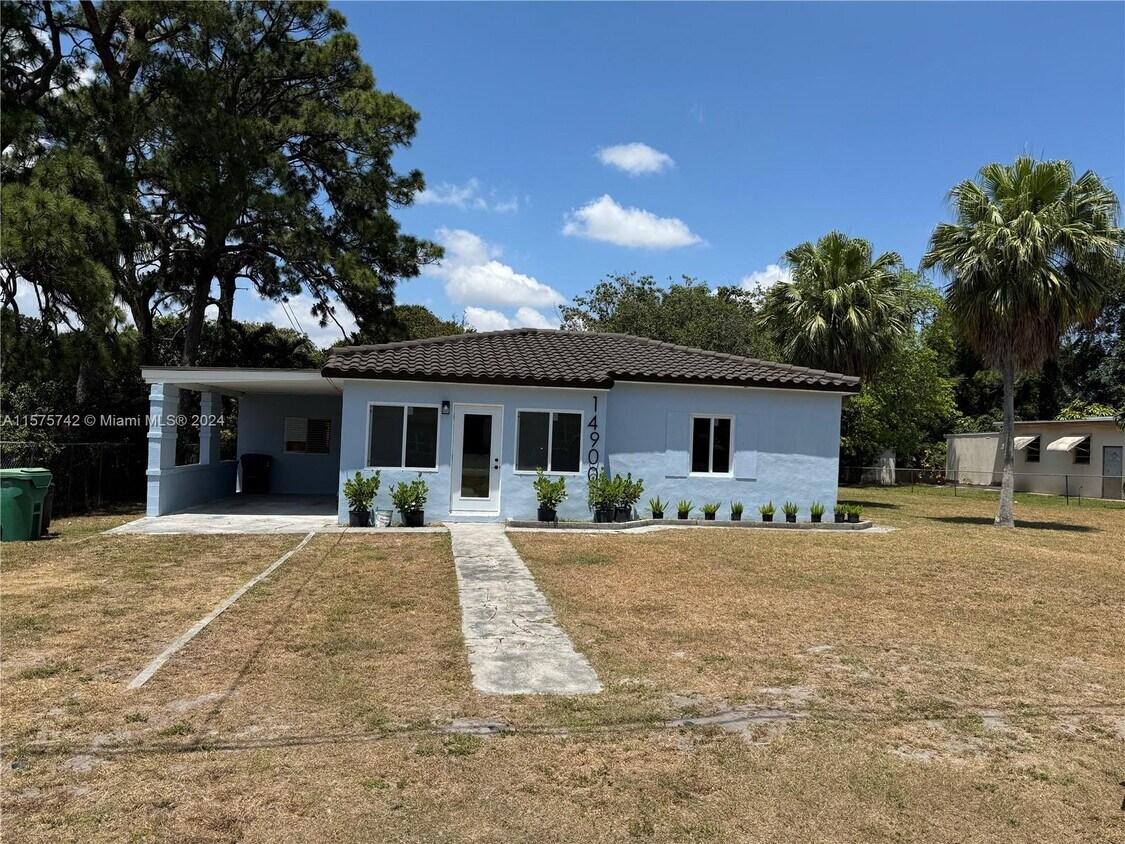 Foto principal - 14900 NW 16th Dr
