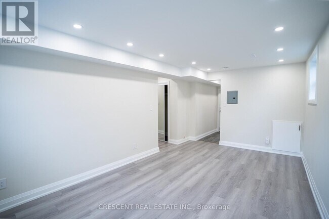 Photo du bâtiment - 19 Queen St W