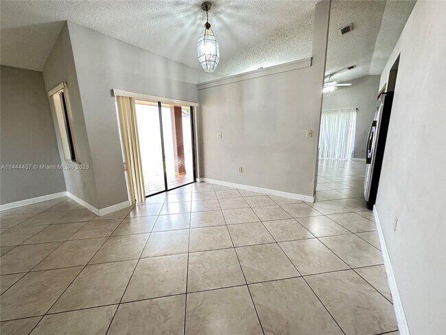 Foto del edificio - 1239 SW 140th Pl