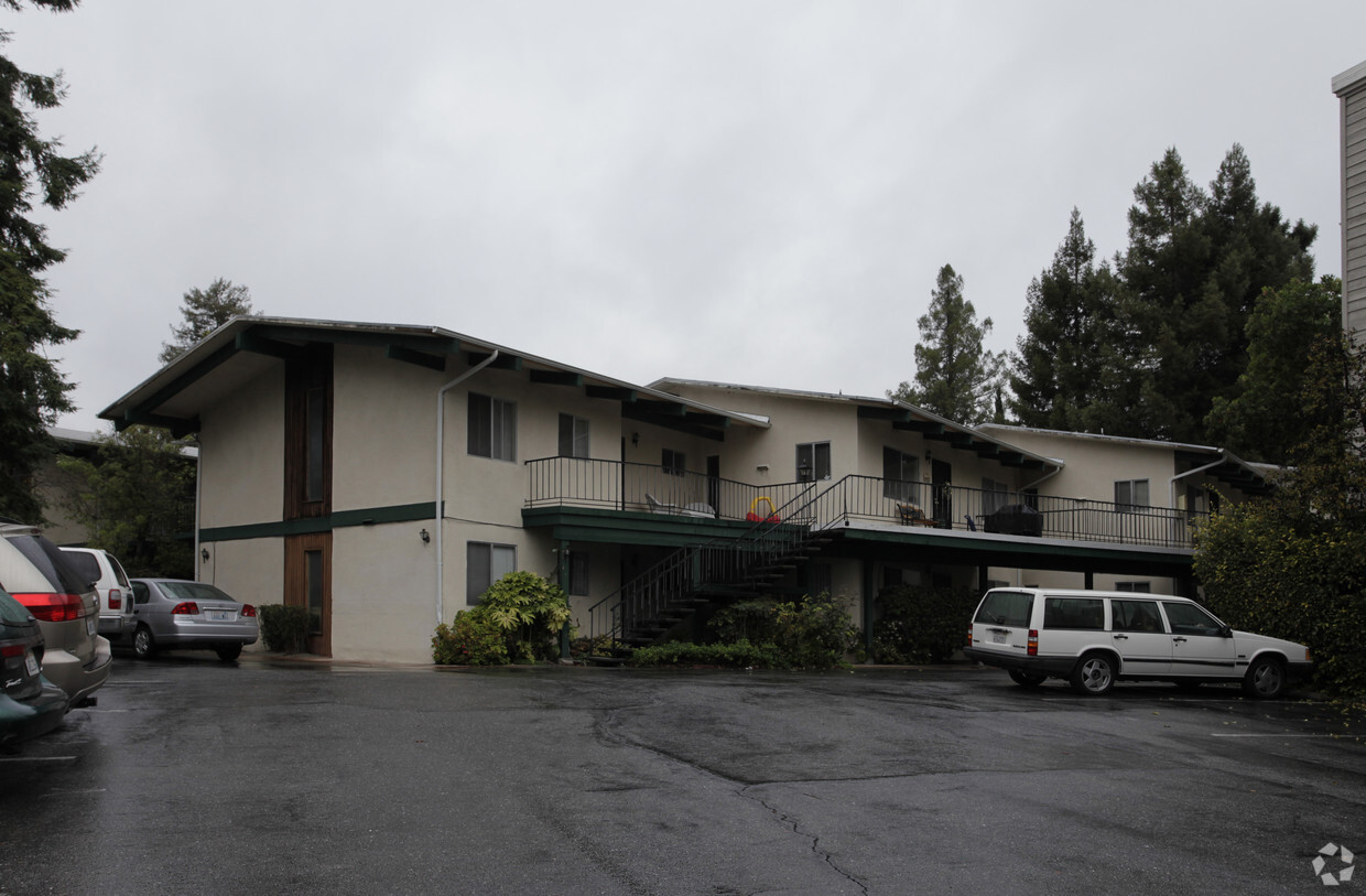 Primary Photo - La Posada Apartments