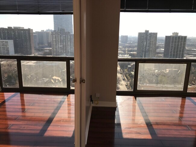 Foto del edificio - 4343 N CLARENDON Ave