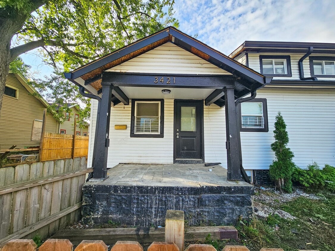 Primary Photo - 3421-3421 E 9th St