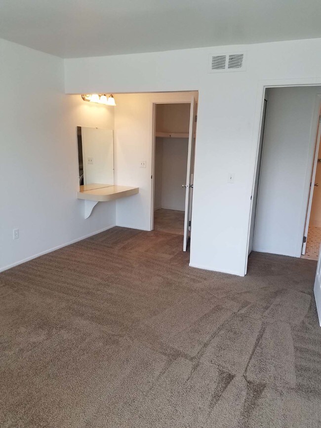 Knollwood Village Apartments Apartments in Grand Blanc, MI