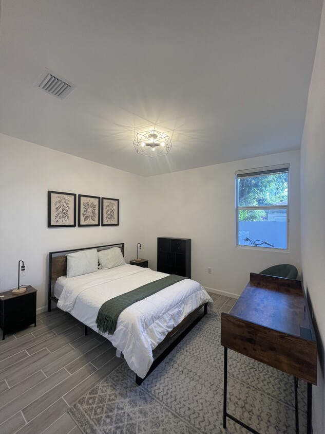 Foto principal - 160 NE 57th St
